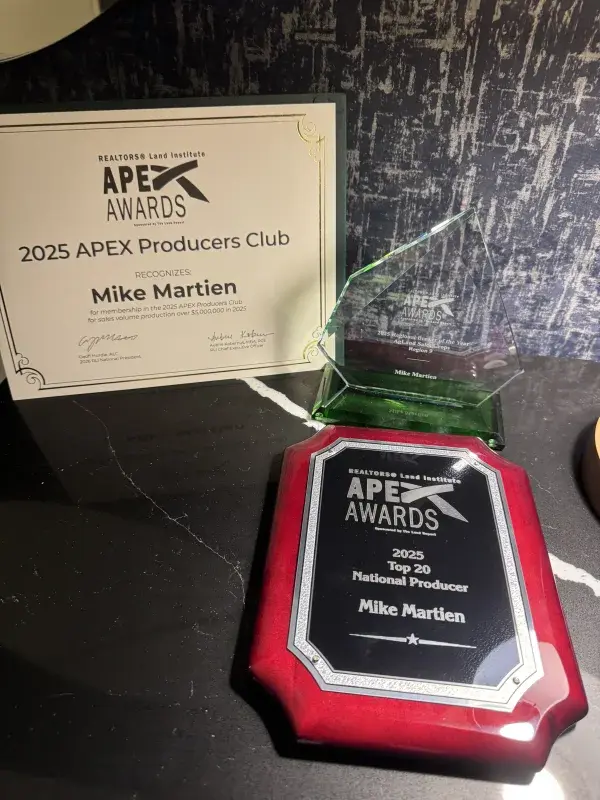 Land industry award earned by Mike Martien